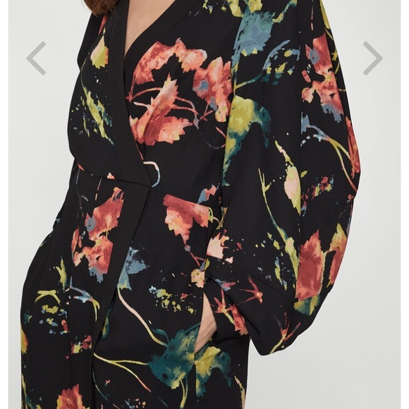 Chic Faux Wrap Romper - Picture 3 of 8